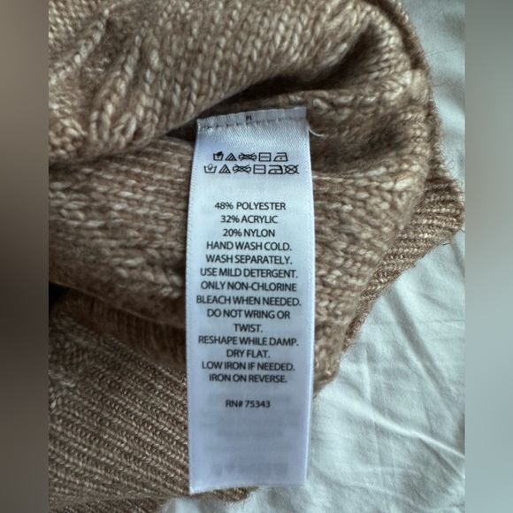 Light, soft, slightly cropped - Picture 5 of 10